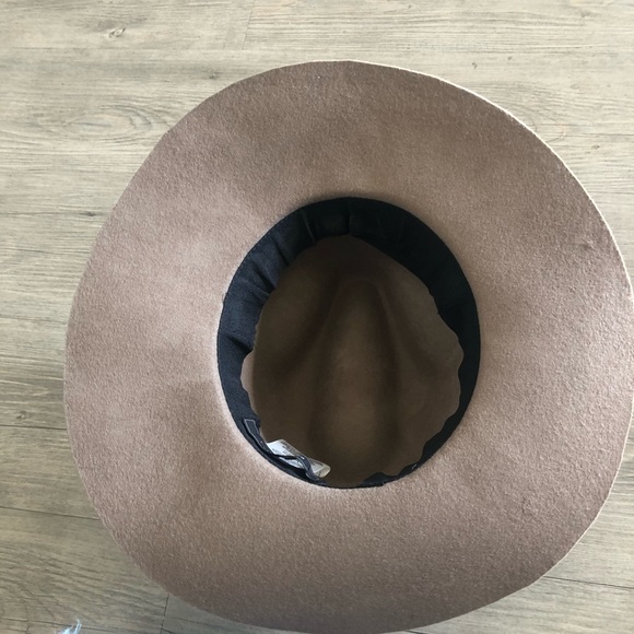 BCBG Maxazria Fall Hat - Picture 4 of 5